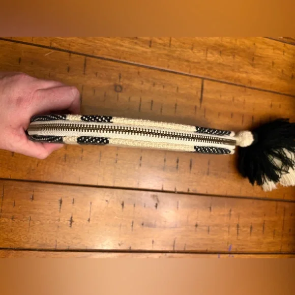 Universal Thread Black and Cream Clutch with Tassel - Picture 3 of 4